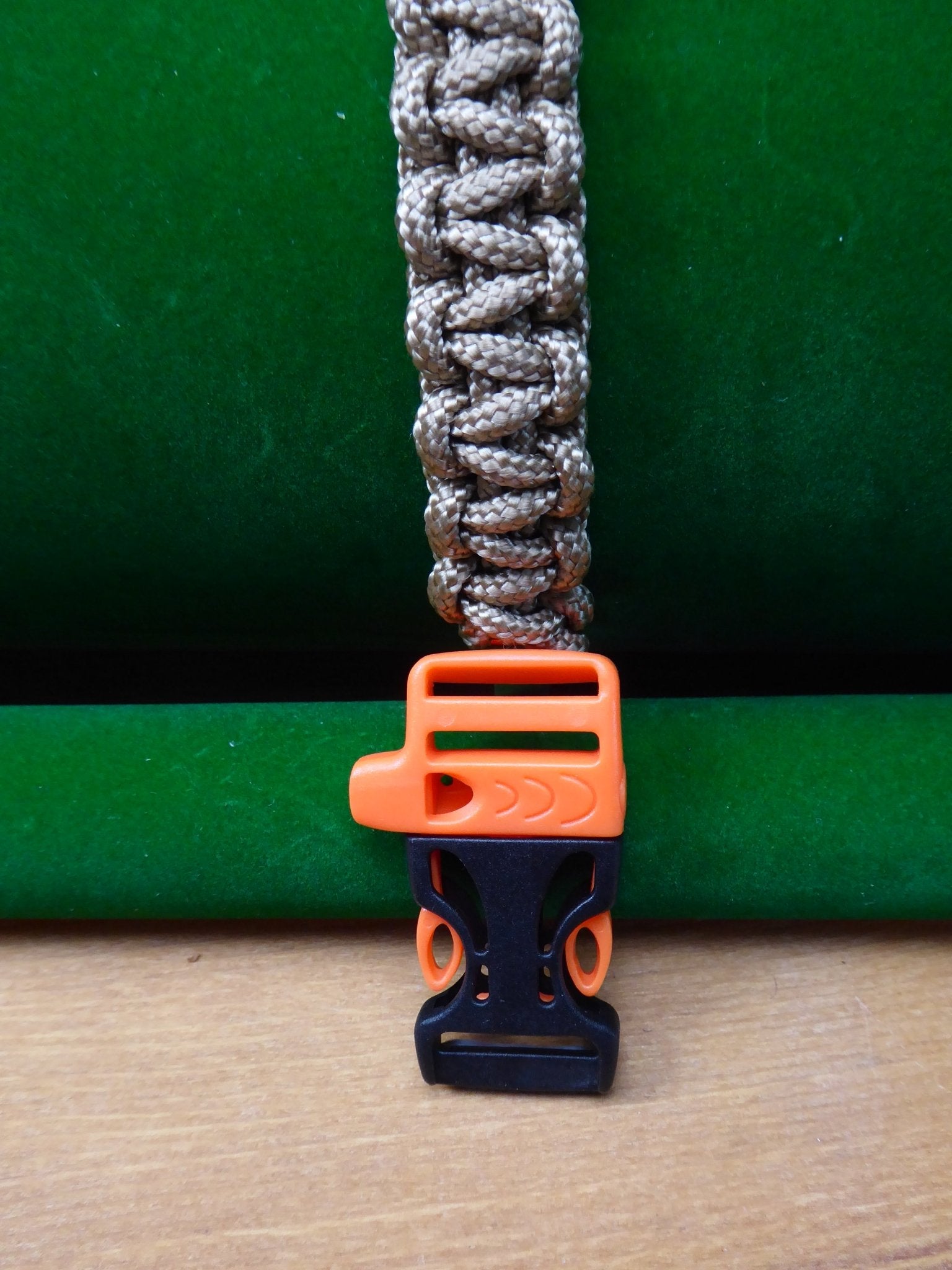 Paracord Buckle Bracelet kits choice of colours Paracord Huggins Attic    [Huggins attic]