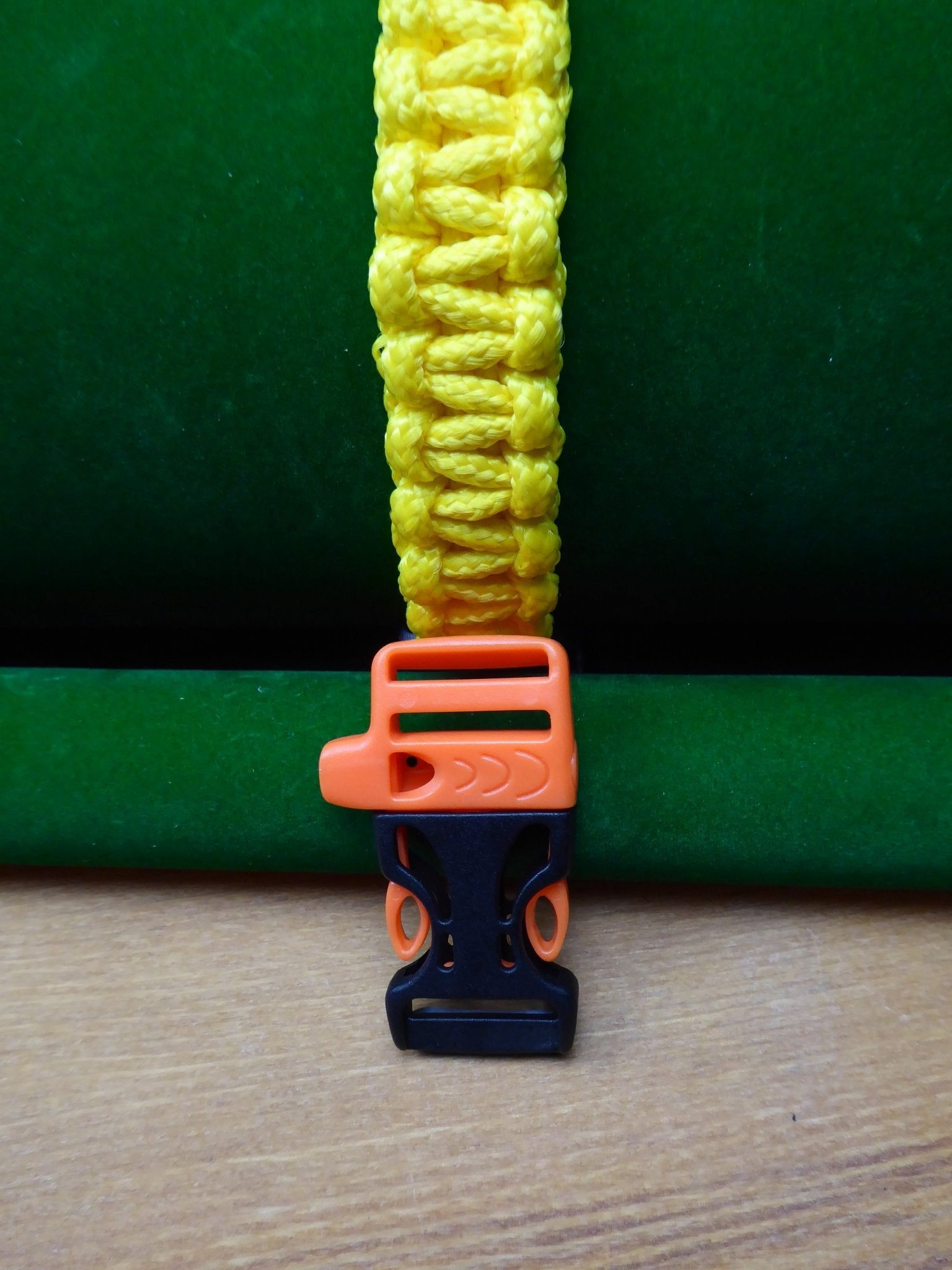 Paracord Buckle Bracelet kits choice of colours Paracord Huggins Attic    [Huggins attic]