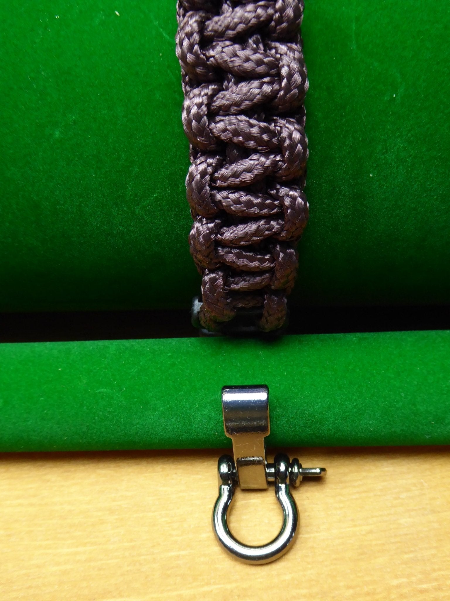 Paracord Buckle Bracelet kits choice of colours Paracord Huggins Attic    [Huggins attic]