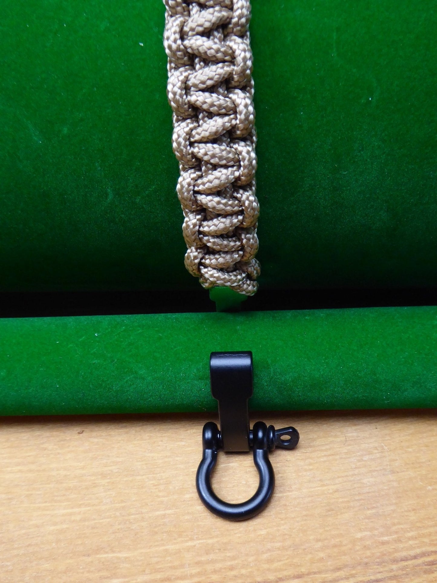 Paracord Buckle Bracelet kits choice of colours Paracord Huggins Attic    [Huggins attic]