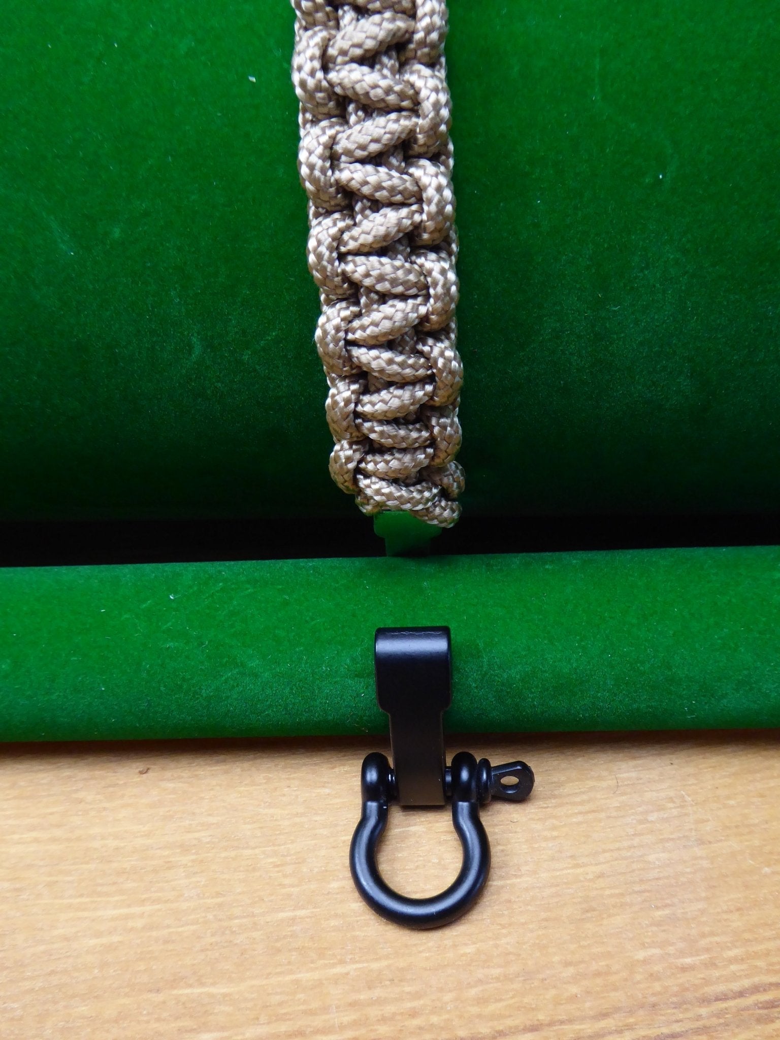 Paracord Buckle Bracelet kits choice of colours Paracord Huggins Attic    [Huggins attic]