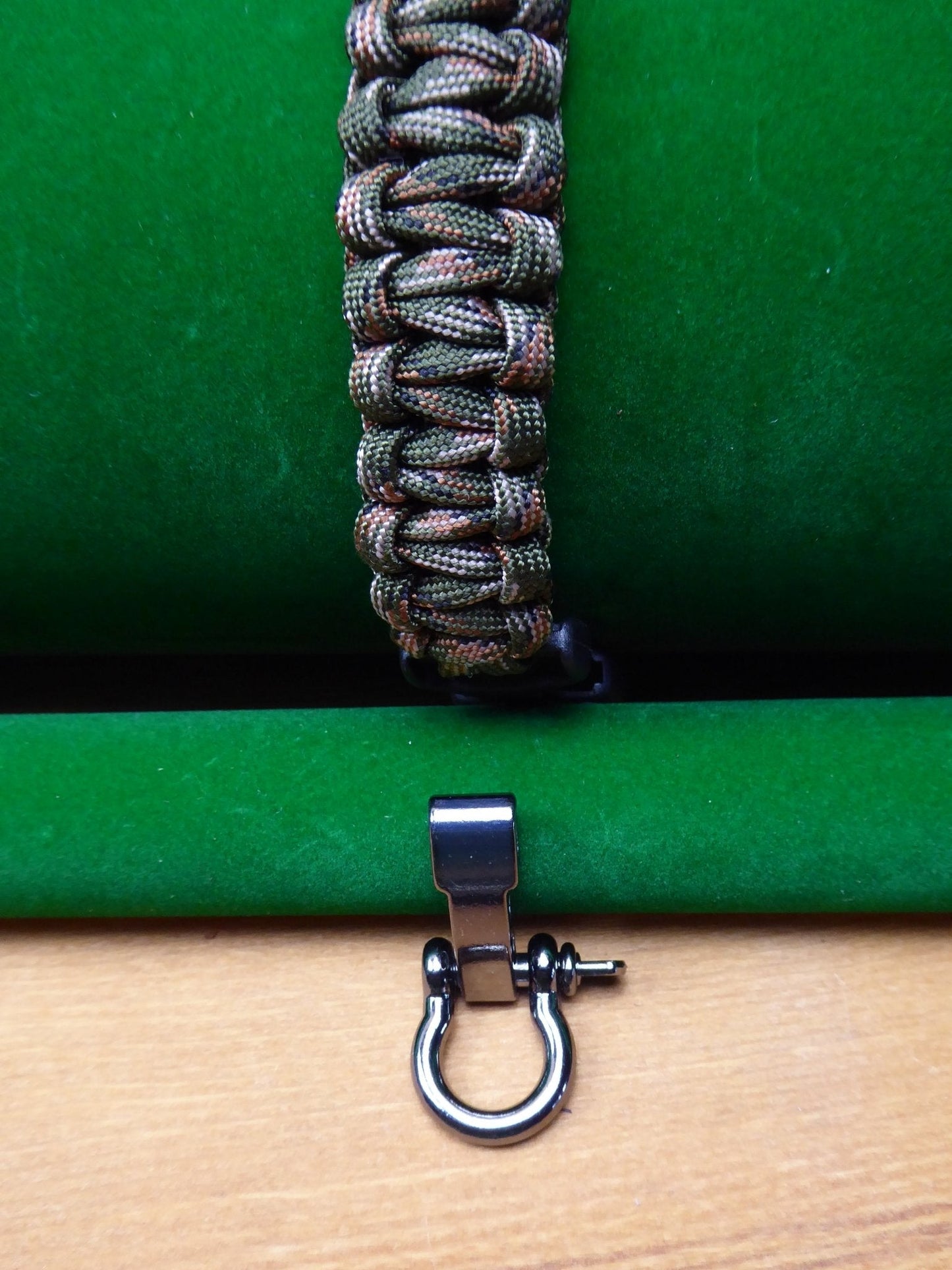 Paracord Buckle Bracelet kits choice of colours Paracord Huggins Attic    [Huggins attic]