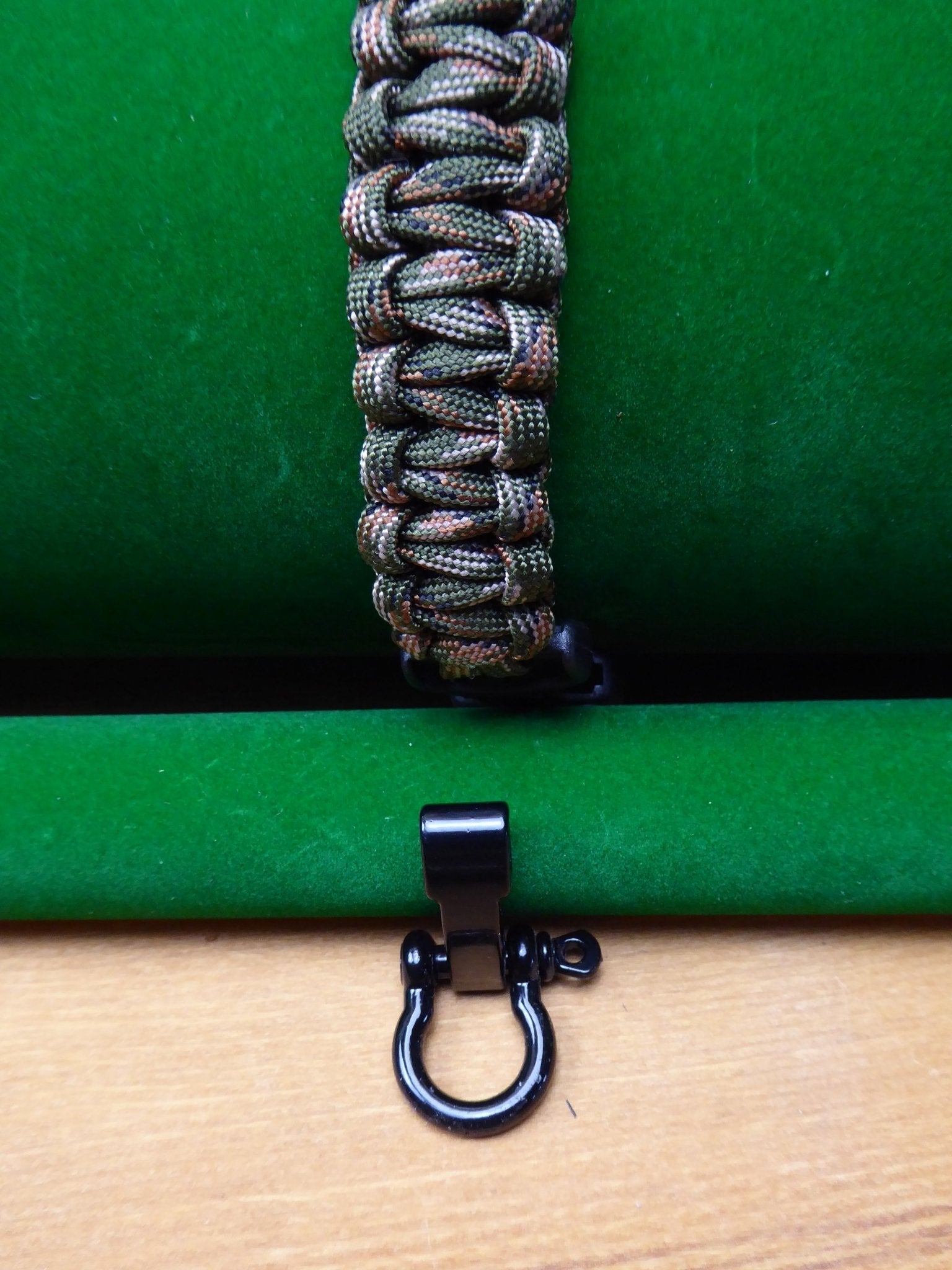 Paracord Buckle Bracelet kits choice of colours Paracord Huggins Attic    [Huggins attic]