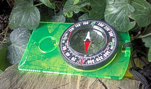 Professional Field Compass for Map Reading: Orienteering Bushcraft Hiking Backpacking Camping Compass Hugginsattic    [Huggins attic]