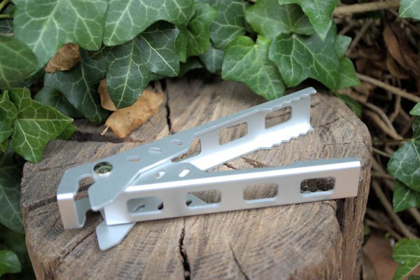 Spring loaded Pan gripping handle for camping, – Hugginsattic