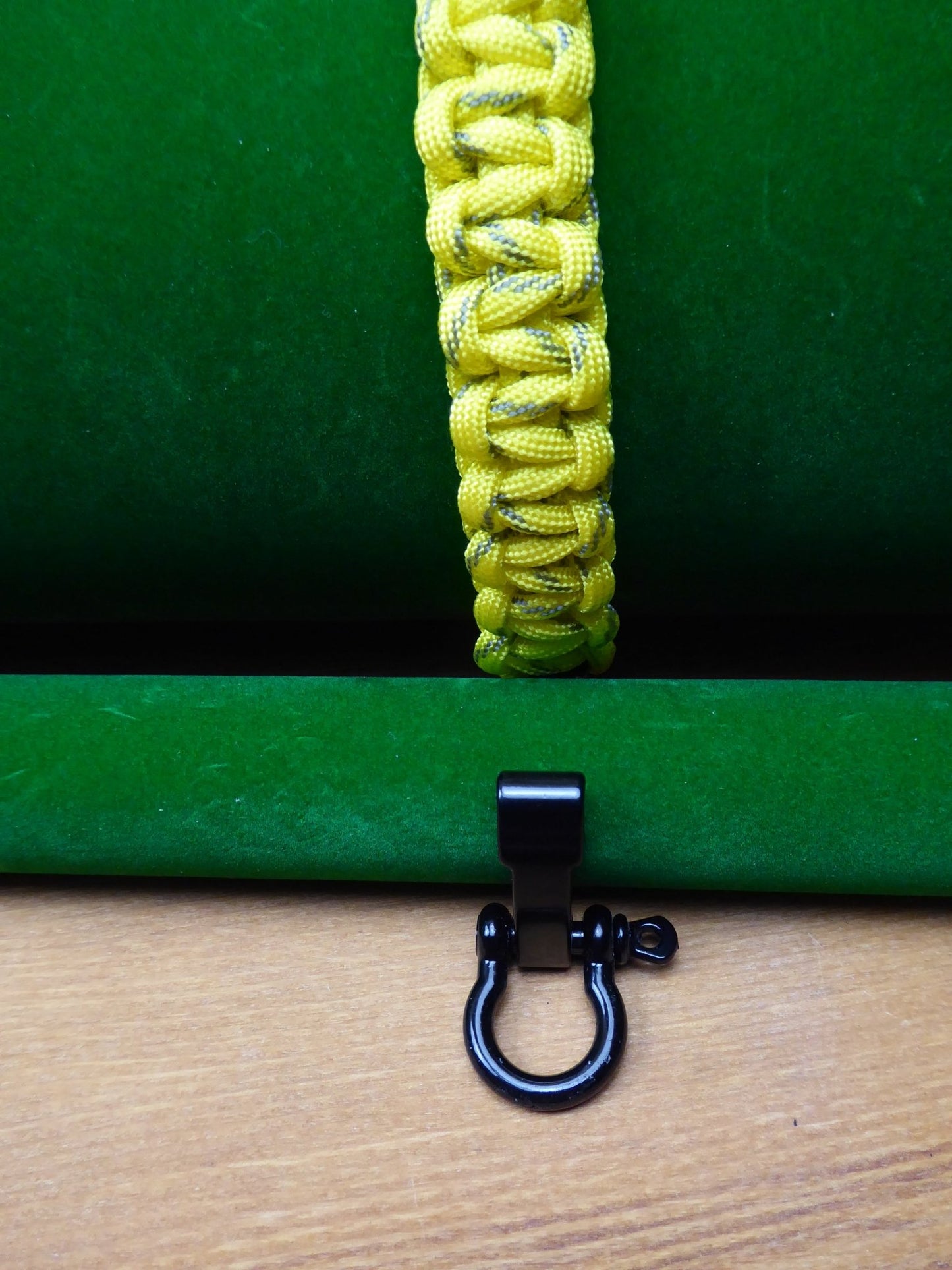 Yellow with dashed black Paracord Bracelet kit Paracord Huggins Attic Shiny Black Buckle   [Huggins attic]