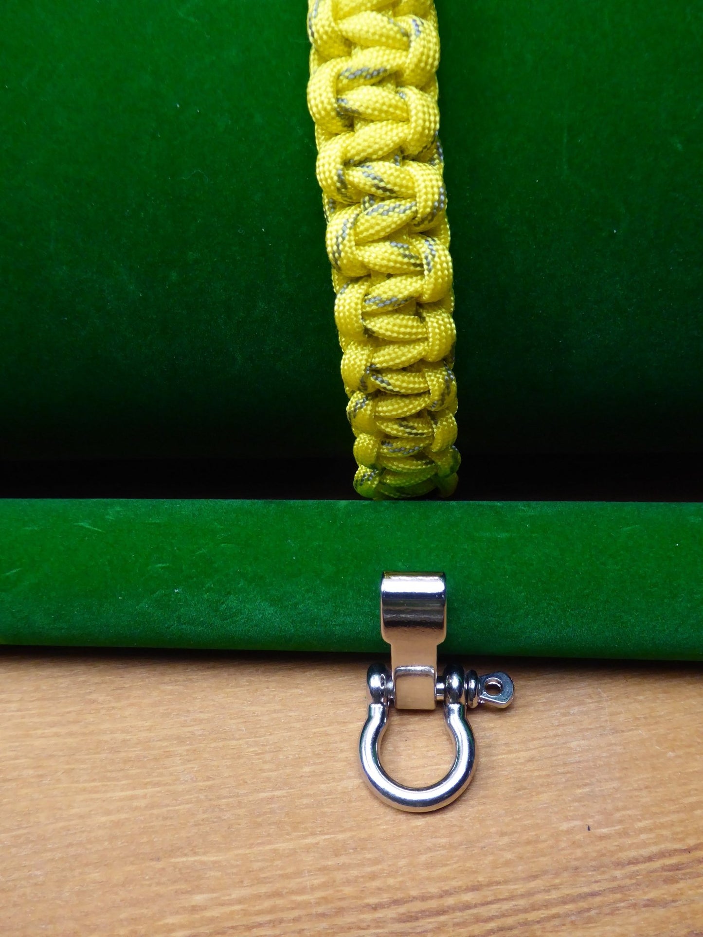Yellow with dashed black Paracord Bracelet kit Paracord Huggins Attic Silver Look Metal Buckle   [Huggins attic]