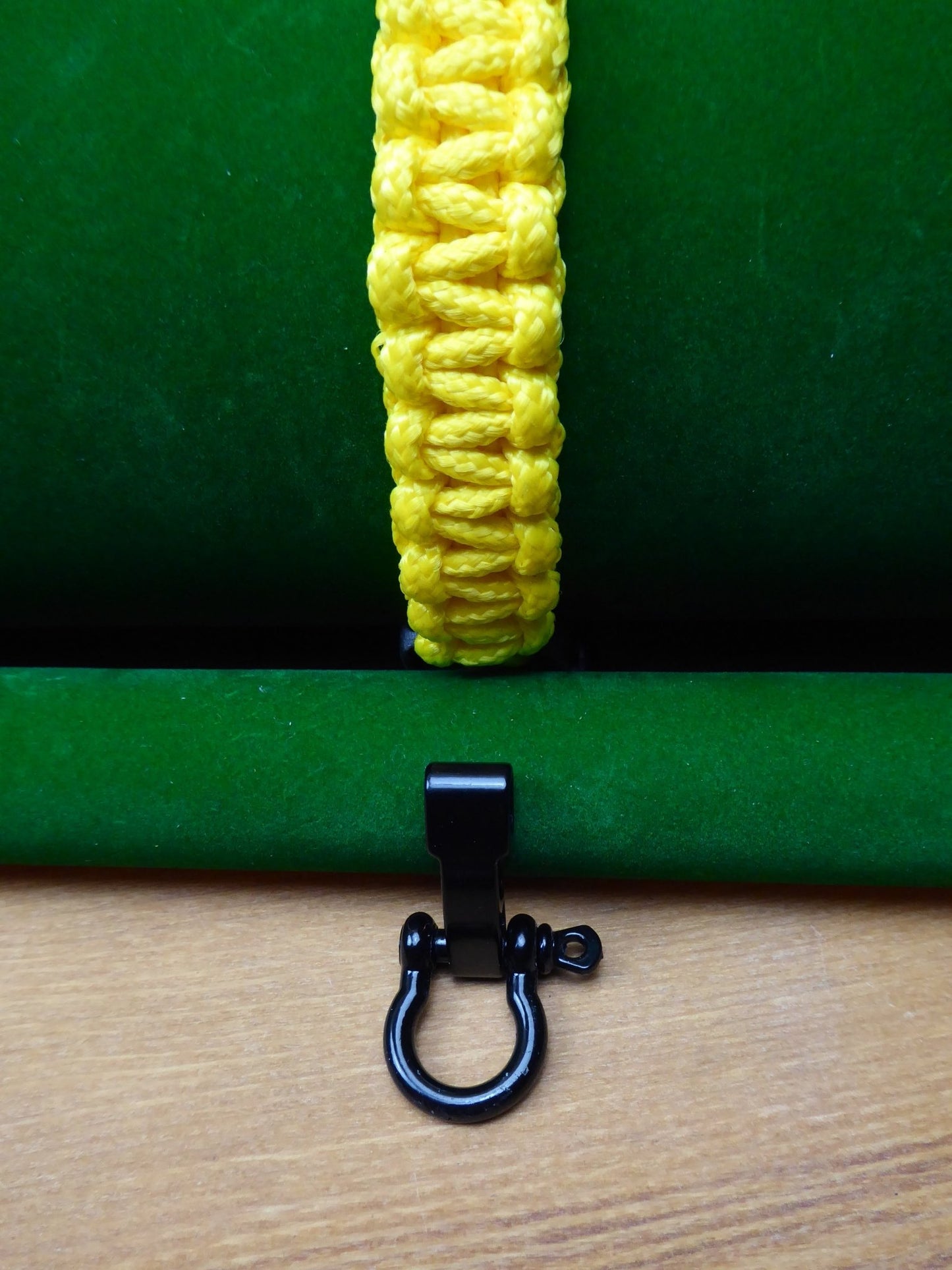 Yellow with dashed black Paracord Bracelet kit Paracord Huggins Attic Black Metal Buckle   [Huggins attic]