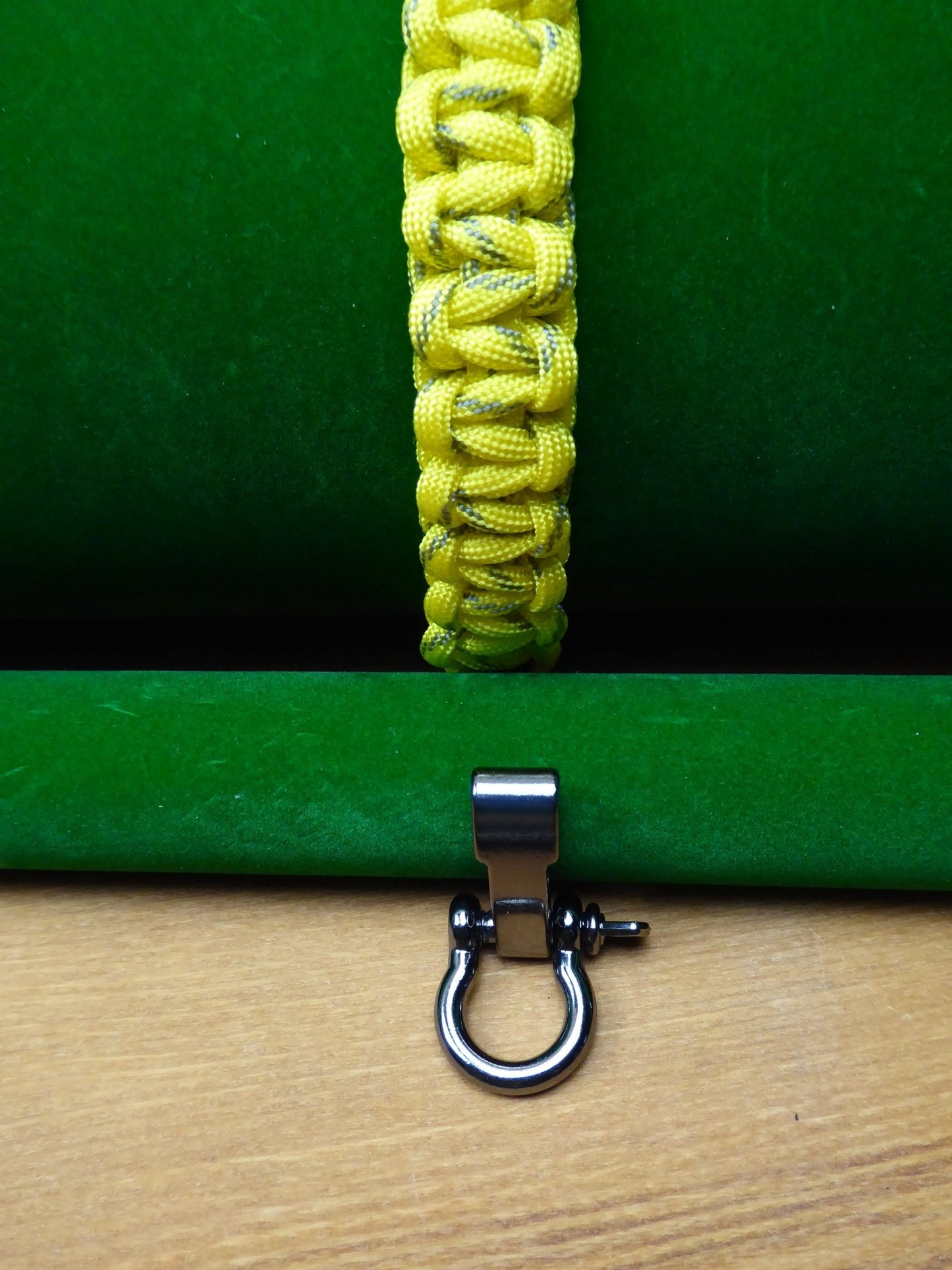 Yellow with dashed black Paracord Bracelet kit Paracord Huggins Attic Gun Metal Buckle   [Huggins attic]